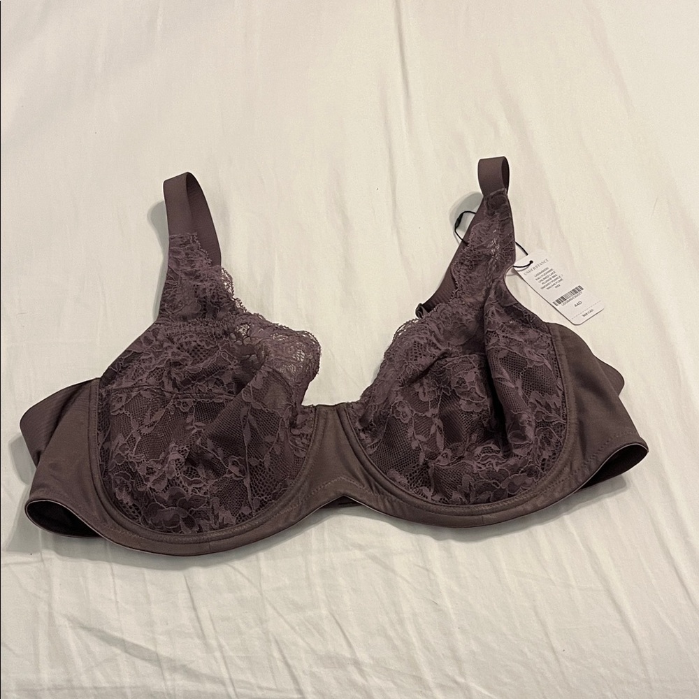 Elegant Lace Underwire Bra in Purple